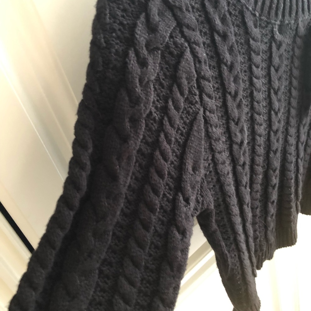 ⭐️Meshki Cropped Cable Knit 3/4 sleeved Sweater - Picture 2 of 16